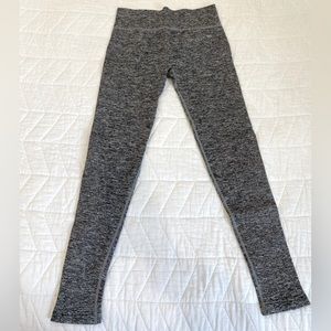 FOREVER 21 Seamless Mid Rise Athletic Workout Leggings in Grey | Size M